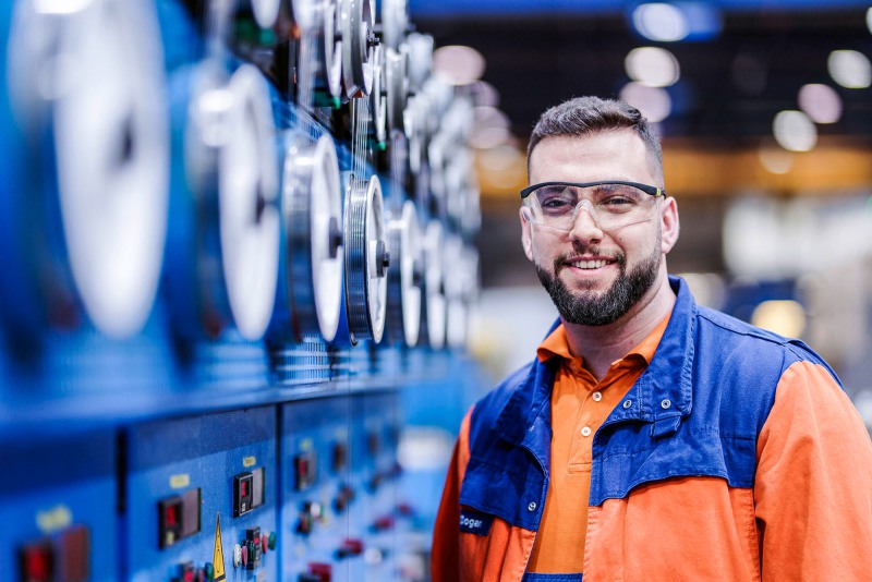 Wolfram Schroll fotografiert  Industrieprojekte für Kunden im In - und Ausland. Wolfram Schroll photographs ndustrial projects in Germany and Europe.