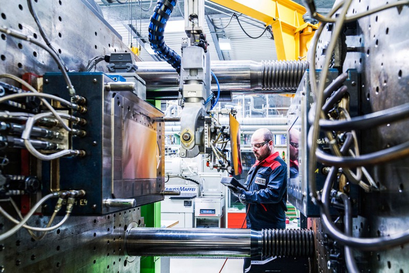 Wolfram Schroll fotografiert  Industrieprojekte für Kunden im In - und Ausland. Wolfram Schroll photographs ndustrial projects in Germany and Europe.