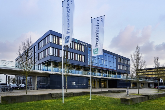 Wolfram-Schroll_Industriefotograf_Fraunh-IEM_01