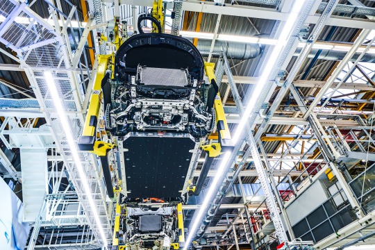 Wolfram Schroll fotografiert hochwertige Industrieprojekte für Kunden im In - und Ausland. Wolfram Schroll photographs high-value industrial projects in Germany and Europe.