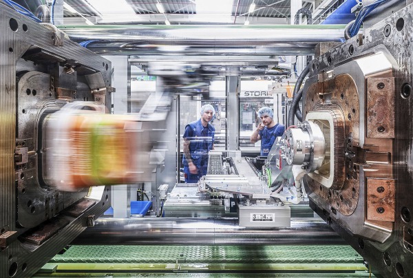 Wolfram Schroll fotografiert  Industrieprojekte für Kunden im In - und Ausland. Wolfram Schroll photographs industrial projects in Germany and Europe.