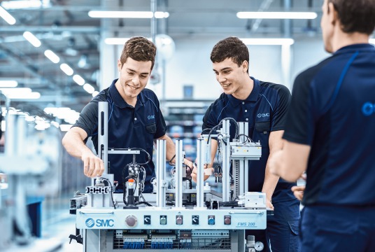 Wolfram Schroll fotografiert hochwertige Industrieprojekte für Kunden im In - und Ausland. Wolfram Schroll photographs high-value industrial projects in Germany and Europe.