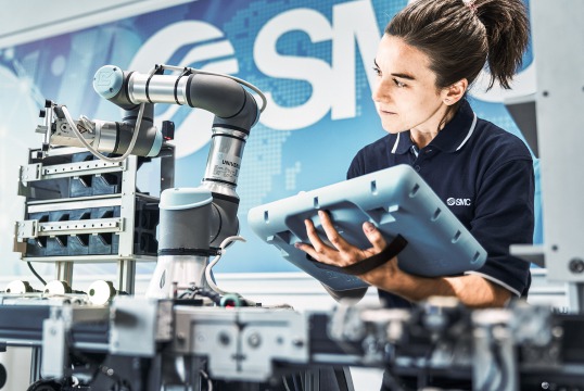 Wolfram Schroll fotografiert hochwertige Industrieprojekte für Kunden im In - und Ausland. Wolfram Schroll photographs high-value industrial projects in Germany and Europe.