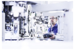 Wolfram Schroll fotografiert hochwertige Industrieprojekte für Kunden im In - und Ausland. Wolfram Schroll photographs high-value industrial projects in Germany and Europe.